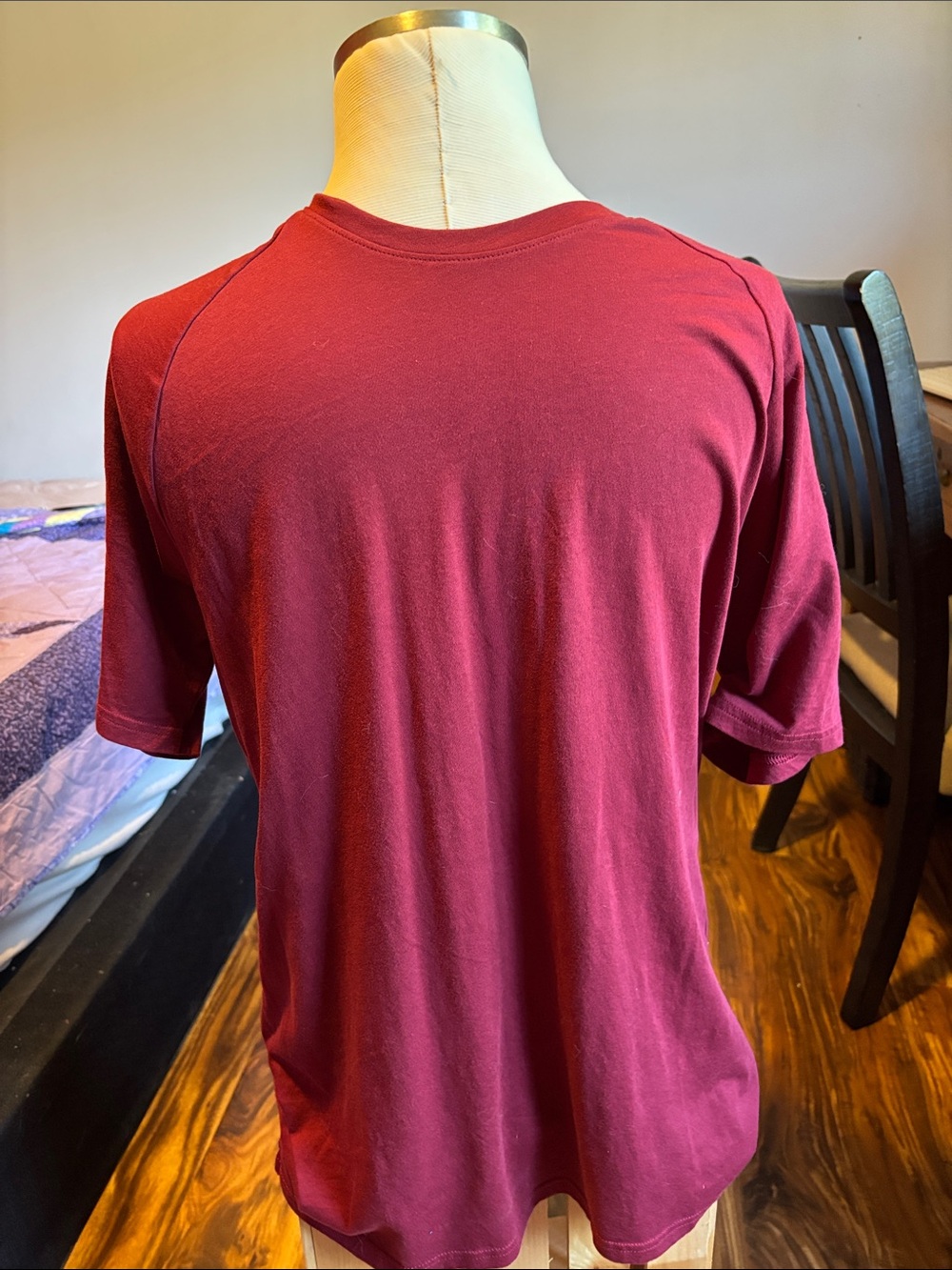 Under Armour Men's Short-Sleeve Crew Tee in Burgundy Red